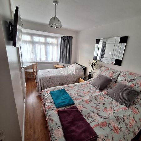 Harrow B & B Bagian luar foto