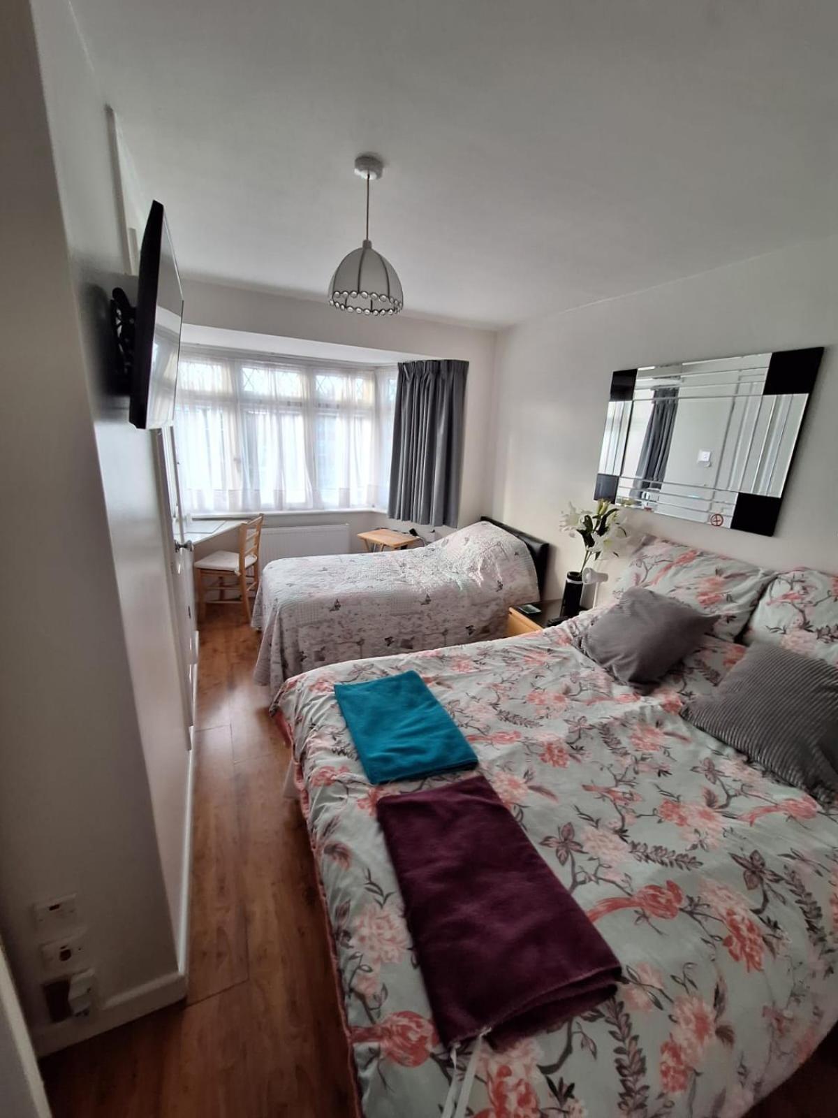 Harrow B & B Bagian luar foto