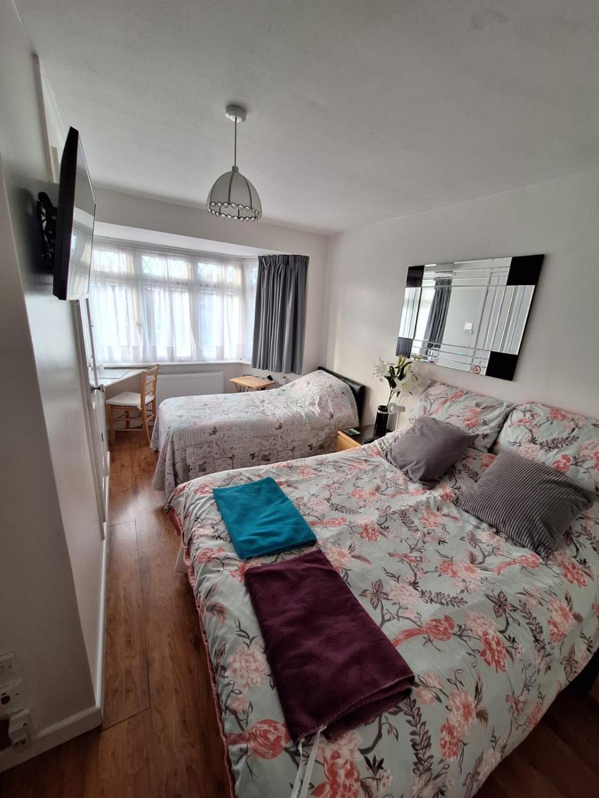 Harrow B & B Bagian luar foto