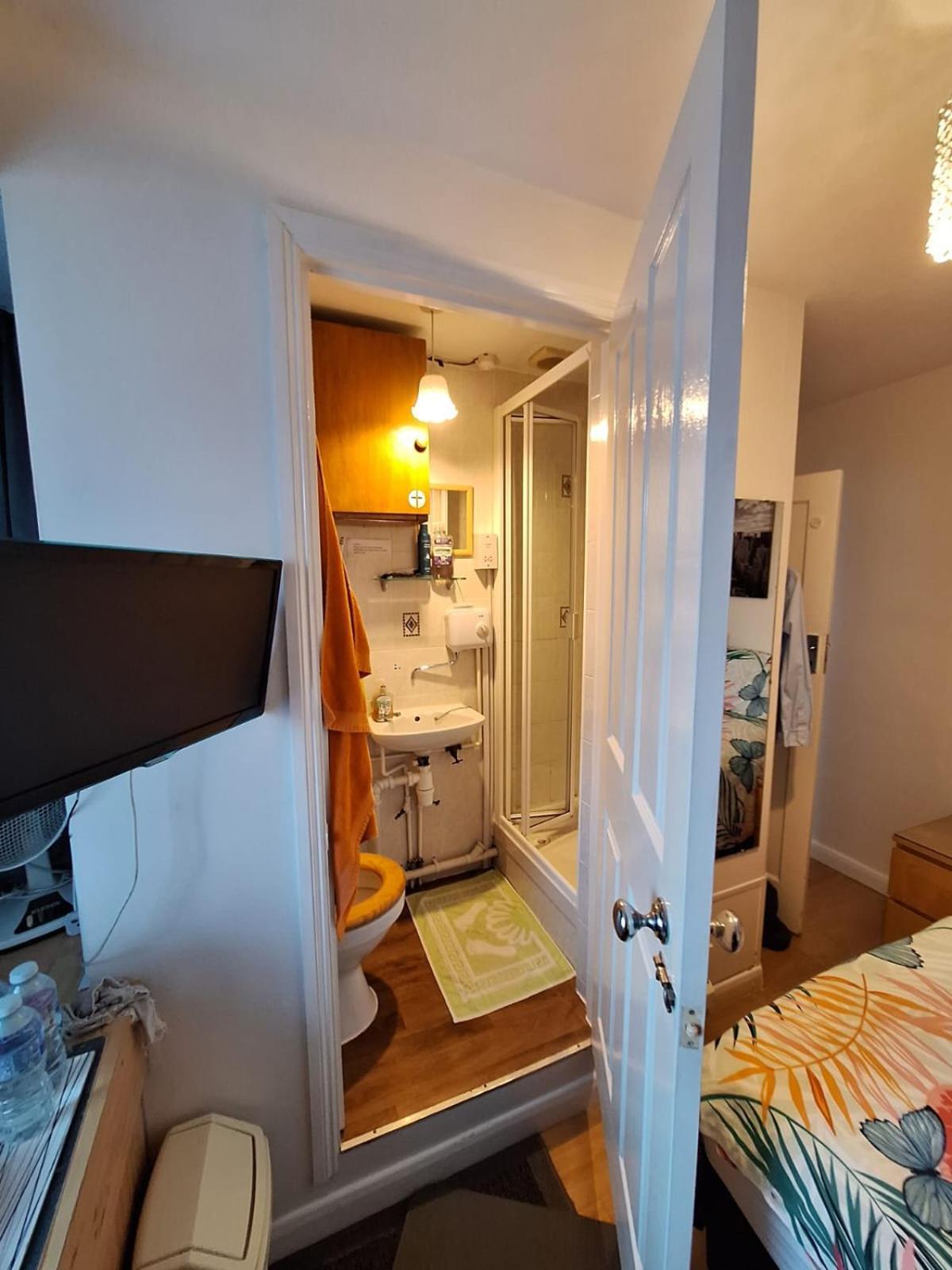 Harrow B & B Bagian luar foto