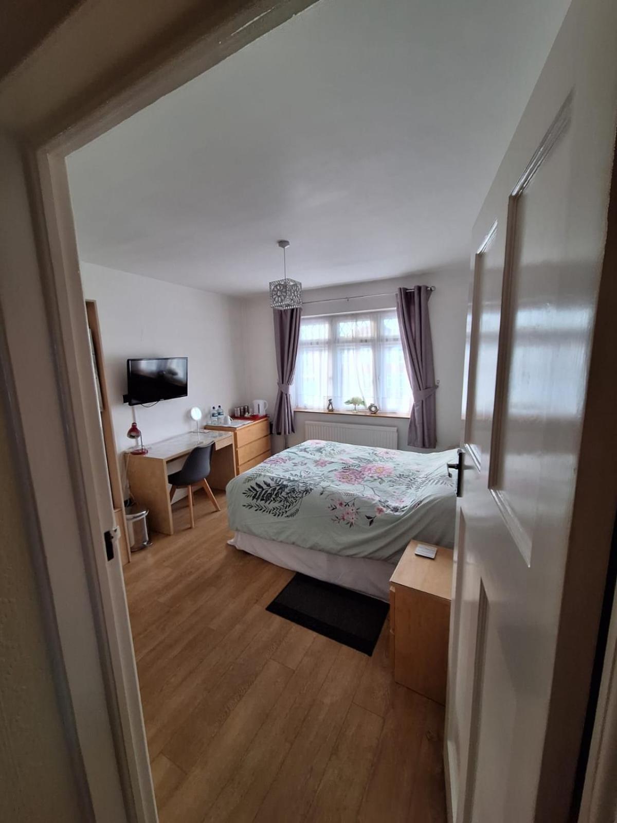Harrow B & B Bagian luar foto