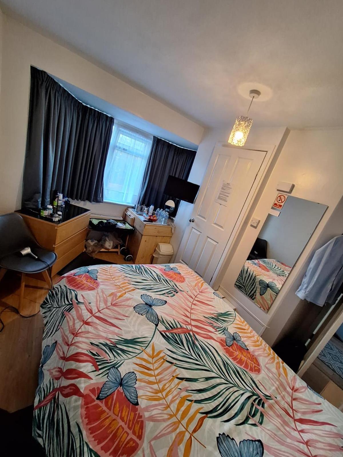 Harrow B & B Bagian luar foto