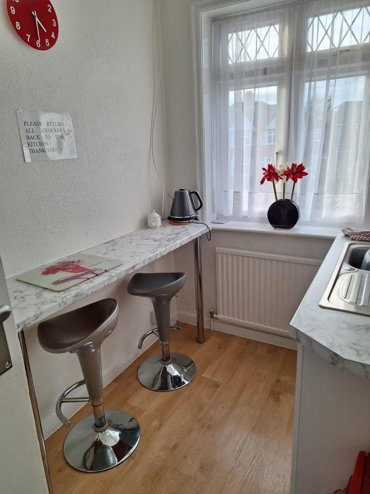 Harrow B & B Bagian luar foto